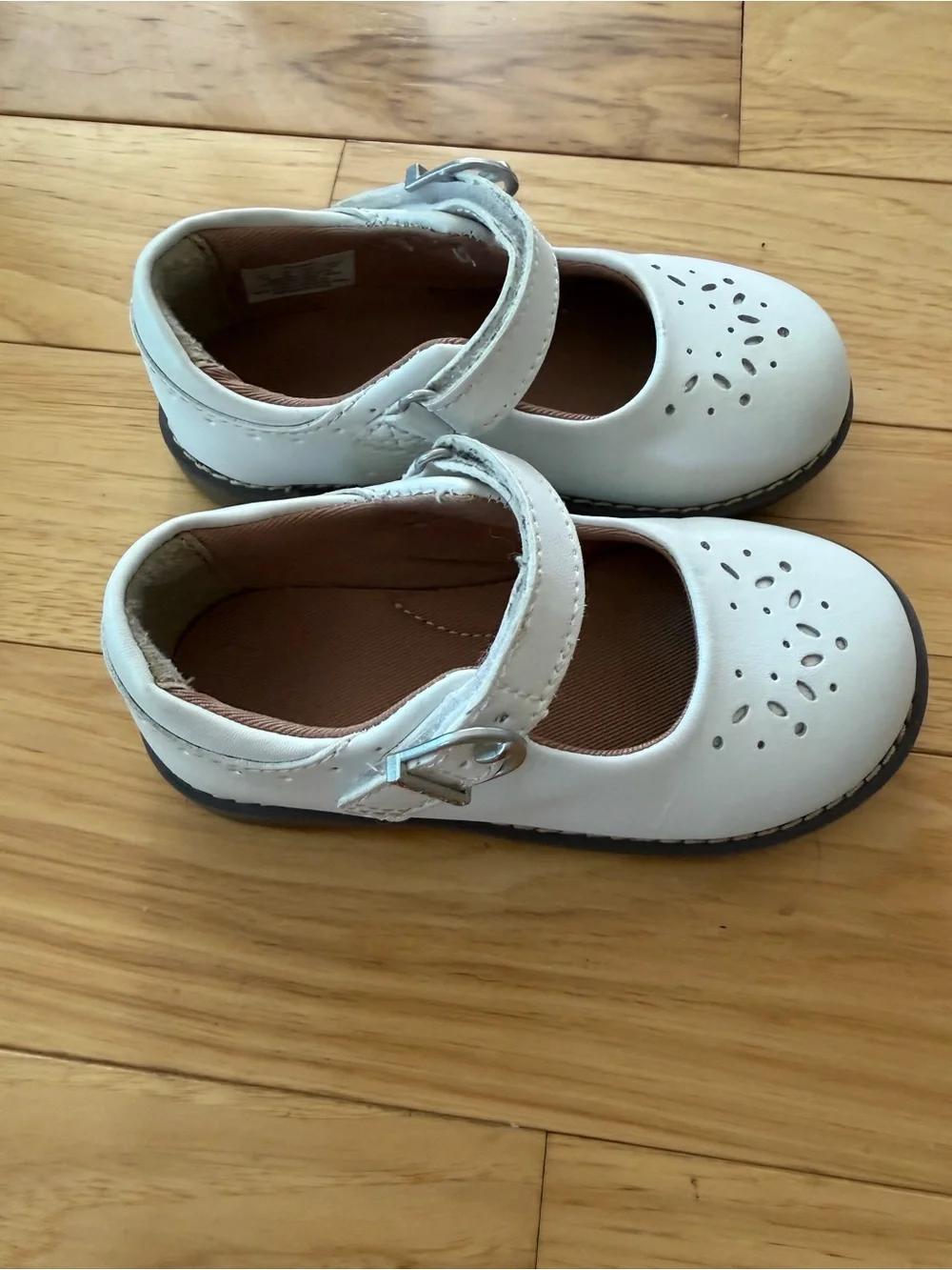 Stride Rite nearly new White Girls' Mary Jane Shoes with Cutout Detail